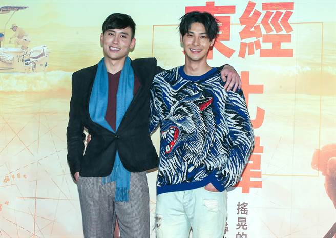 柯鑑育（左）和郑凯饰演一对兄弟。（粘耿豪摄）
