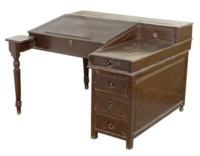 马雅各曾使用的书桌。(长老教会歷史檔案馆提供)