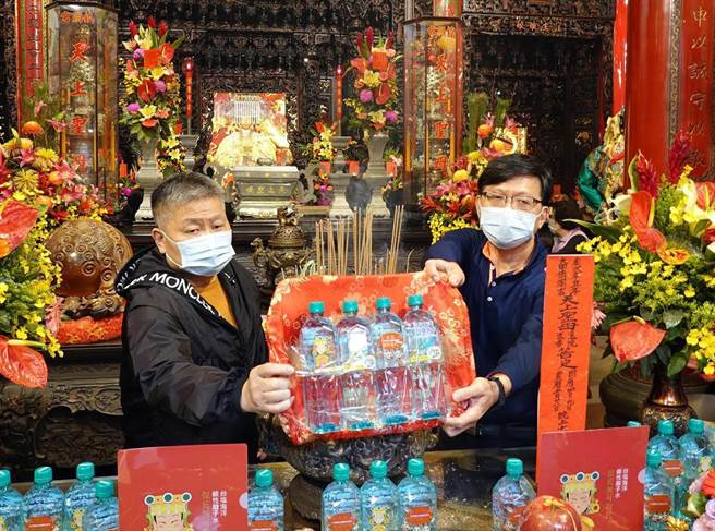 臺鹽公司今(3)日和大甲鎮瀾宮合作舉辦好水祈福儀式。（圖／臺鹽公司提供）