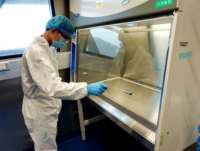 英国《太阳报》（The Sun）报导，专家调查发现，15个武汉病毒研究所的线上数据库神秘地连不上线，里头可能包含能够证明新冠病毒从实验室外泄的证据。（图／新华社）