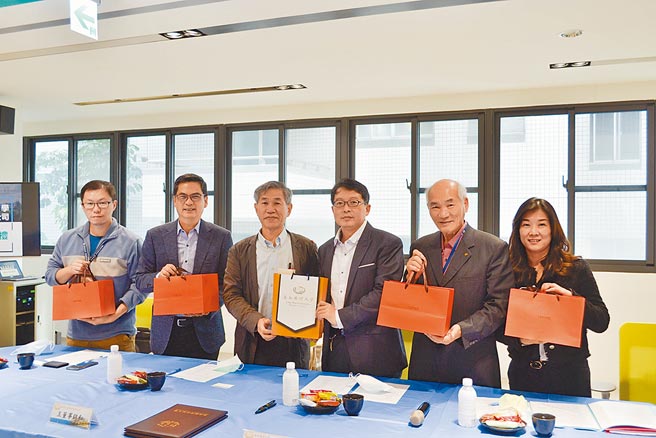 嘉药建立智慧医疗产学合作网。图／周荣发