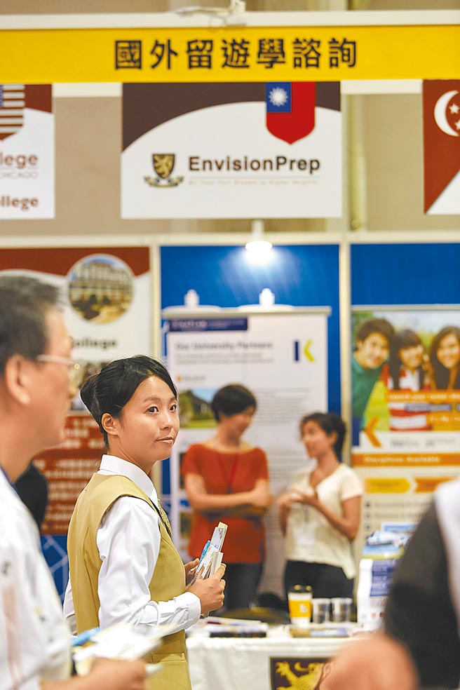 對於後疫情留學趨勢，專家指出，現在雖然有人開始談留學，但整體來看今年數量僅會回復到2019年的1/3到5成。此為示意圖。（本報資料照片）