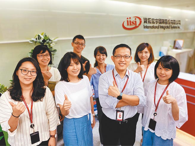 資拓宏宇公司除了提供員工「新生入學有薪假」，也將陪產假從5天延長至10天、婚假從8天延長至10天、產假從56天延長至60天。（新北市勞工局提供／許哲瑗新北傳真）