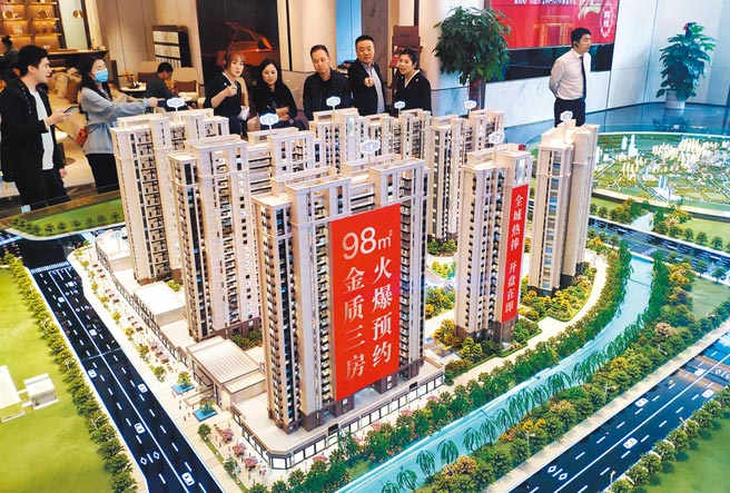 大陆打房不手软！中原地产研究中心资料显示，截至2月底，今年以来大陆各地与房地产市场有关的楼市调控次数已高达87次。（中新社）