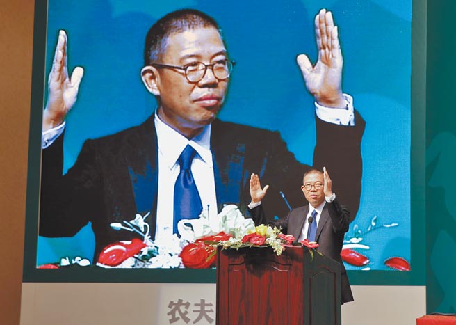 大陆农夫山泉董事长锺睒睒登上胡润全球富豪榜的亚洲首富。（中新社）