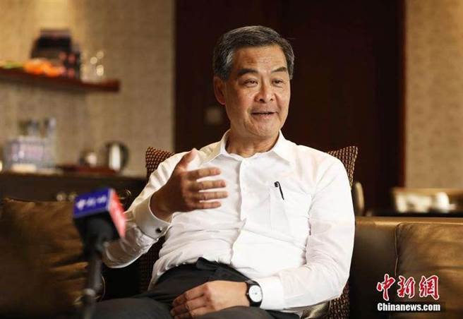 正在北京準備出席兩會的大陸全國政協副主席梁振英，3日透過視訊接受路透社訪問，談及香港選舉制度，認為有需要進一步完善。（中新網）