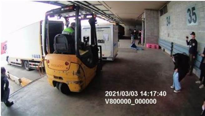 疫苗運抵低溫倉儲、入庫。（食藥署提供）