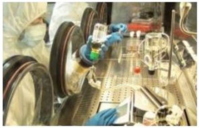 疫苗送回食藥署國家實驗室進行多項檢驗。（食藥署提供）