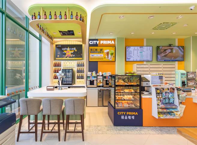 三星QMR系列专业型商用显示器使用无眩光面板设计，消费者将不受环境光照影响，从各角度皆能获取完整的画面资讯。（三星提供／黄慧雯台北传真）