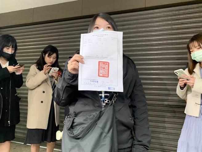 陳女事後接受媒體訪問，說明事件發生過程。（翻攝畫面／李俊淇新北傳真）