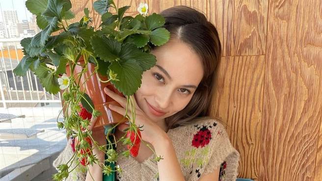 水原希子近日接下代言並拍攝絕美形象照。（圖／IG@twicetagram）