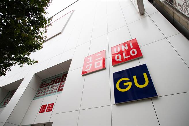 日本UNIQLO与GU改标含税价。(示意图/shutterstock)