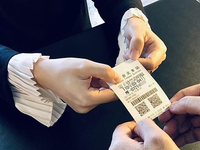 （台北天成大饭店促销客房有新招，客人凭台北车站内消费发票可享房费折扣。图／台北天成大饭店提供）