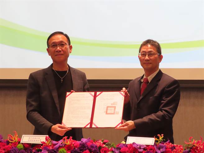 普力生技今与国防医学院签署产学防疫研发合作。（叶德正摄）