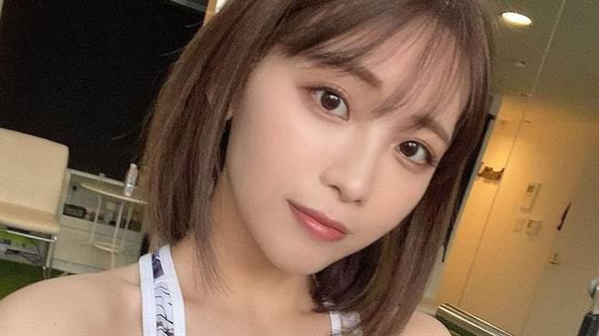 早濑彩近日在IG上晒出健身的侧拍影片吸引目光。（图／IG@hayase_aya）