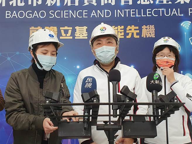 新北市政府斥资41亿元，自行规画兴建的宝高智慧产业园区即将完工，市长侯友宜今（4日）上午前往视察工程进度。（叶书宏摄）
