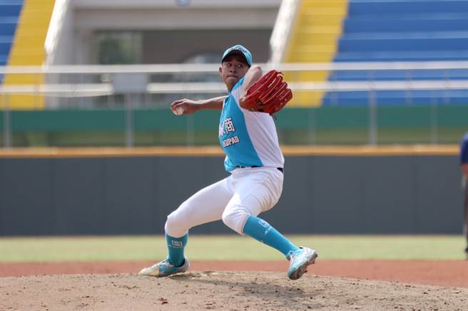 谷保家商投手冯皓拿胜投，助球队挺进冠军战。（学生棒联提供）