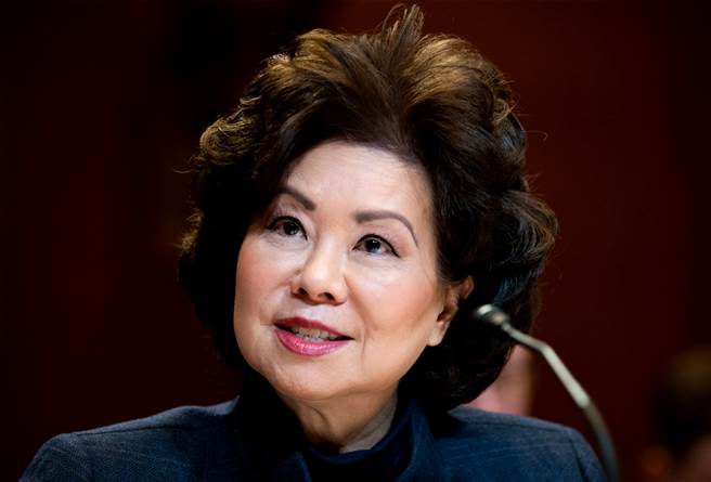 美国运输部（U.S. Transportation Department）内部调查报告指出，台裔前美国运输部长赵小兰在任内利用职权帮忙家族事业、家人、处理私事，当中可以看出赵小兰家族事业和大陆关系密切，报告指出赵小兰恐有滥用职权之嫌，不过美国司法部却拒绝进一步展开调查。（资料照／TPG、达志影像）
