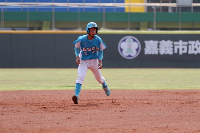 谷保家商林佳纬年仅高一就担任第三棒，长打能力惊人。（学生棒联提供）
