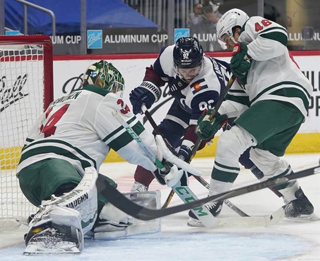 明尼苏达门将凯赫克寧(左)阻挡对手攻门。（美联社资料照）