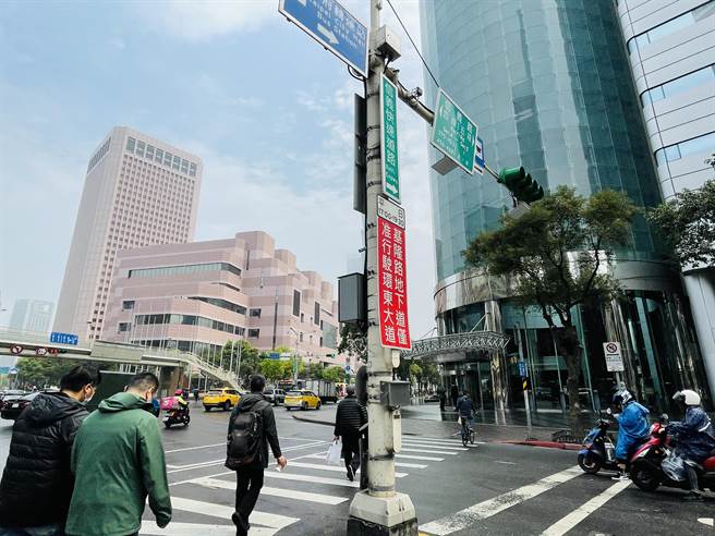北市拚93处路口AI智慧化　缩短旅运时间　替塞车难题解套。（吴康玮摄）