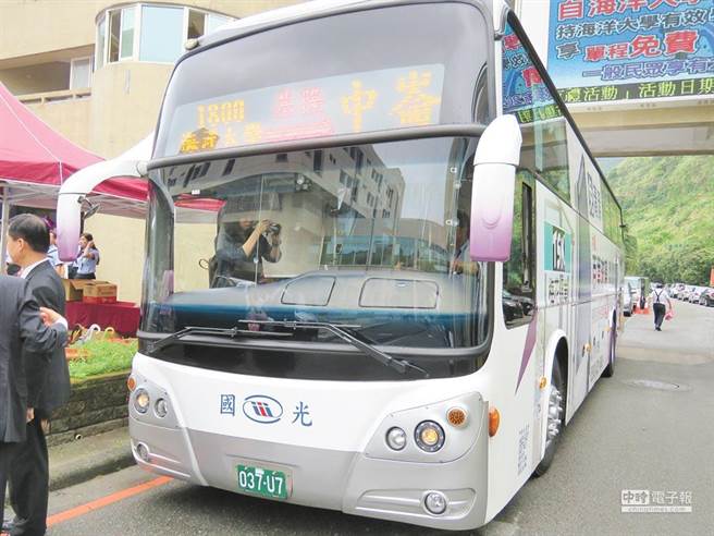 交通部公路總局啟動QR code行動支付計畫，民眾反映有部分1800路線車輛並未安裝掃瞄機台。（本報資料照）