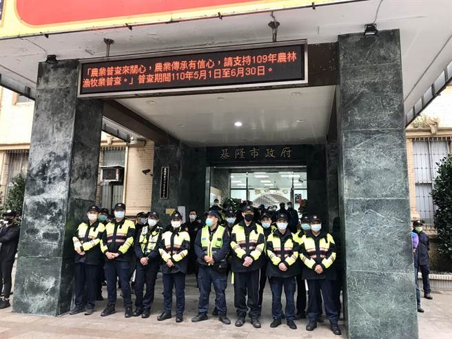 美國在台協會台北辦事處長酈英傑4日早上9點多現身基隆市政府。（陳彩玲攝）