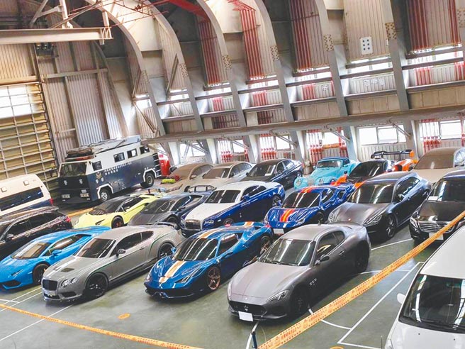 新力旺集團總裁莊周文擁有10多輛高級跑車，之前放在他7期豪宅地下停車場，成為同社區住戶帶友人來家參觀的車展級景點。（本報資料照片）