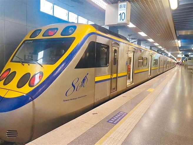 基隆捷运八堵至基隆段目前仍未定案，铁道局长胡湘麟2日抛出第三方案，让台铁、捷运「并存」，地方意见分歧。（吴康玮摄）