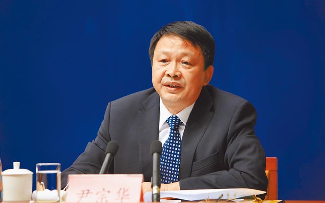 中共全国政协港澳台侨委员会驻会副主任尹宗华，盛传会到港加入中联办，出任副主任一职，预料将主管中资机构、经贸交流等事务。（中新社）