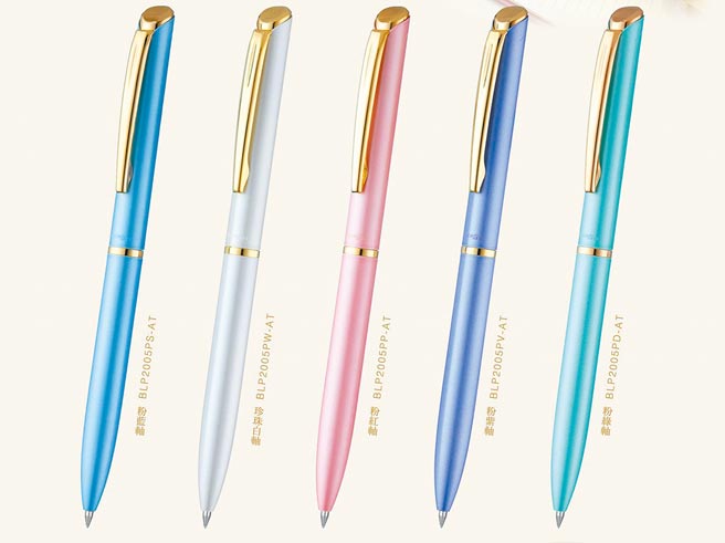 台隆手创馆推出ES极速钢珠笔，粉嫩色系超讨喜、纤长外型质感加分。（台隆手创馆提供）