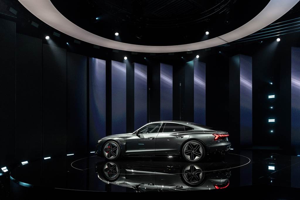 Audi e-tron GT的製造來自傳統工藝與智能工廠交匯
