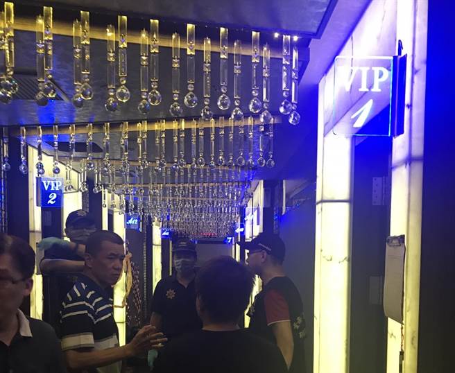 2017年9月，方姓男子的枪枝走火，意外击毙紫禁城酒店少爷，方男遭判刑2年2月，未依照时间入监服刑，遭检方通缉，南市警方于4日晚间将其逮捕归案。（中时资料照）