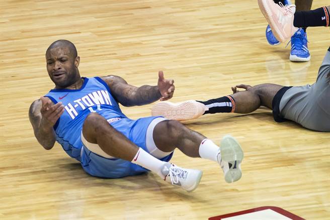 火箭前锋塔克吸引相当多强队的招募目光。(美联社)