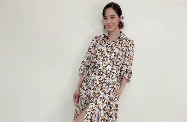 侯佩岑和媽媽林月雲上真人秀節目，母女互動引起討論。（圖／侯佩岑微博）