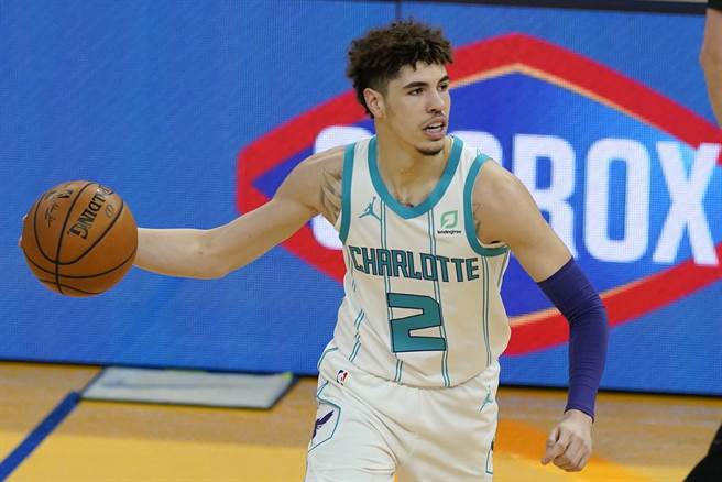 拉梅洛鲍尔的优异表现，让黄蜂老板乔丹都不禁公开喊讚。(美联社)