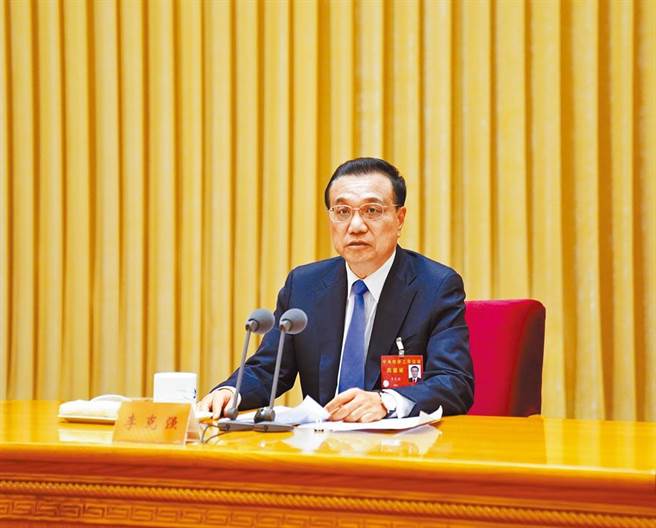 大陆国务院总理李克强今天（5日）表示，考虑经济运行恢復情况，引导各方面集中精力推进改革创新、推动高质量发展、经济增速、就业、物价等预期目标。（新华社资料照）