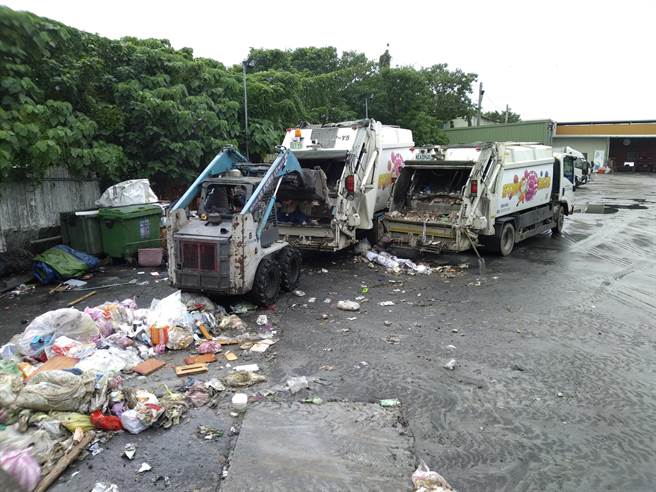 GPS辅助追踪违法转运作业。（台北市环保局提供／张立勋台北传真）