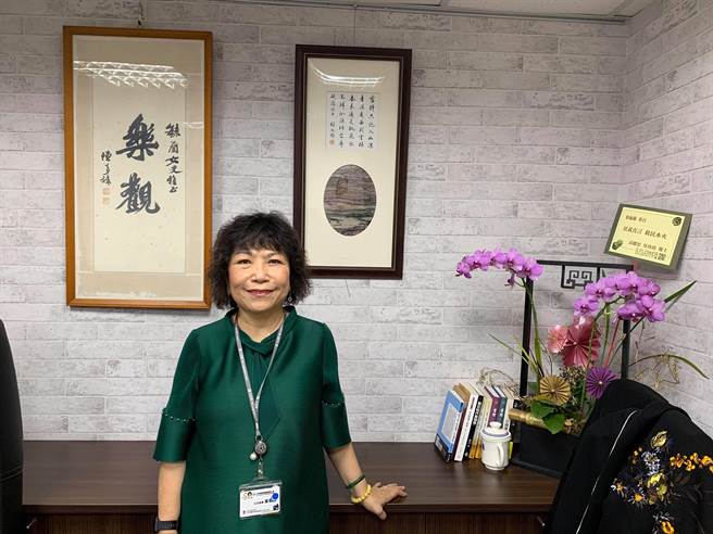 年假期间车祸频传，上个月21日西滨甚至有21辆车连环撞，国民党立委叶毓兰指出，国内平均每天交通事故死亡人数，甚至直逼一年下来新冠肺炎死亡人数。（叶毓兰提供）