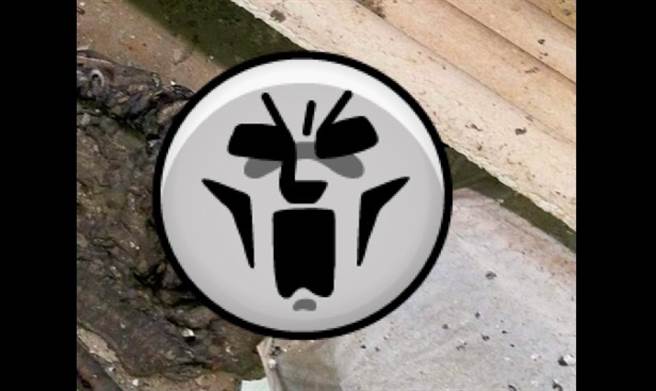 楼上邻居乱丢用过得保险套，女网友看了超崩溃，网看照片全惊呆。（图／翻摄自爆怨公社）