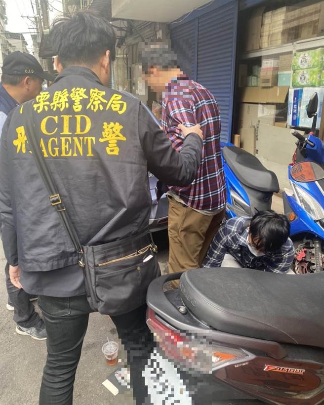 北部住宅惯窃跨数县市闯空门，苗栗警北上逮人送办。(警方提供)
