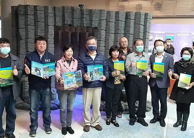 澎湖「摇滚蓝洞VR体验场」率先登场，打响今夏观光季第一炮。（陈可文摄）