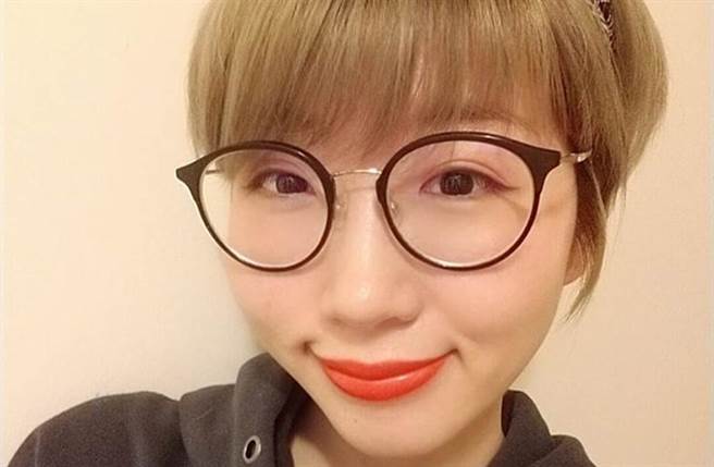 廣告小妹罕見談婚姻近況。（圖／ 凡槿（廣告小妹）臉書）