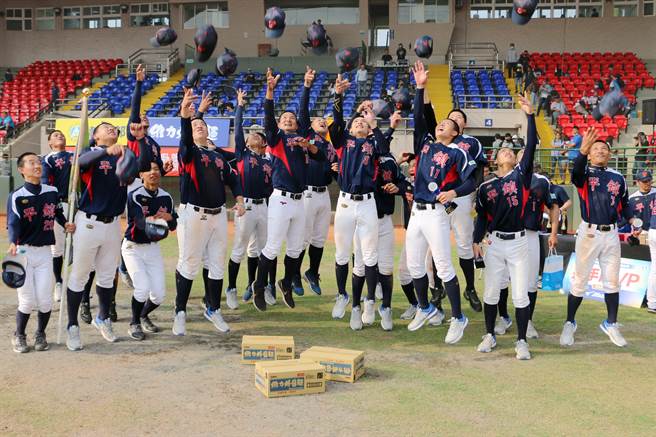 平镇连3年在木棒联赛夺冠，写下史上首次三连霸。（学生棒联提供）