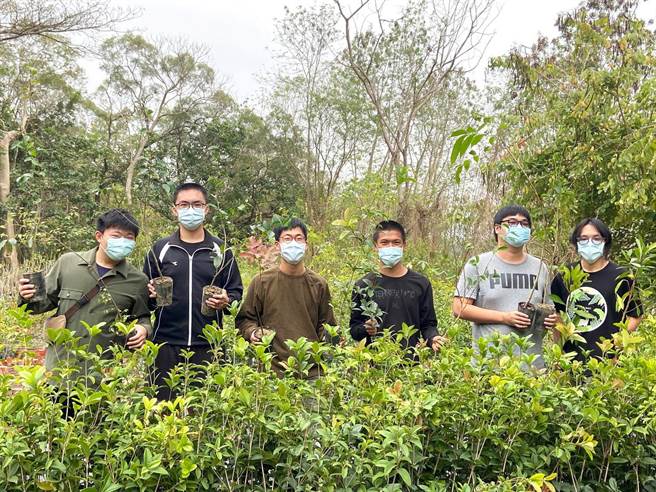 嘉义大学森林周活动将开跑，学生准备数千株苗木免费送。（嘉义大学提供）