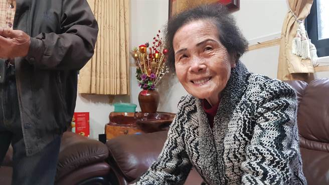 101岁的罗刘阿自担任助产妇40多年，接生5000多名新生儿，在少子化的今日，足可担任催生大师。（台中市府提供／卢金足台中传真）