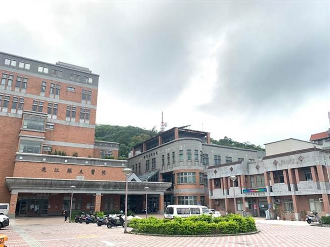 连江县立医院、大同之家于去年起徵聘约用护理师，需具备护士或护理师证书，起薪4万元起跳，最高可达5.4万元，但已进入第4次公告，至今仍无人投件。（连江县政府提供）