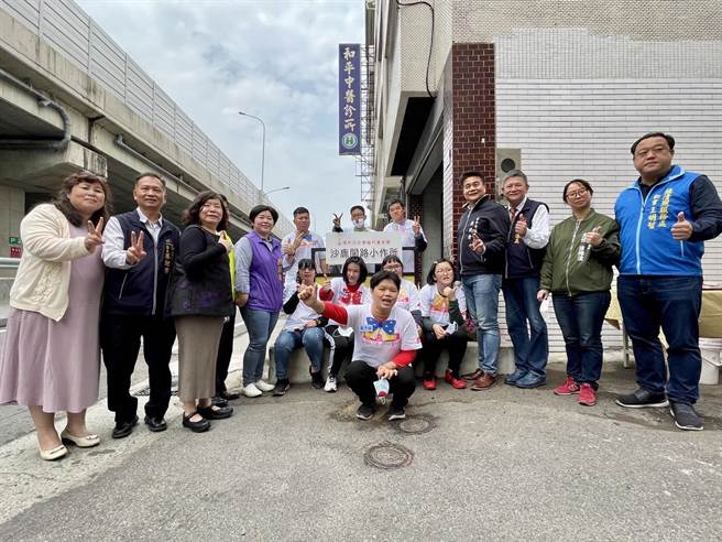 沙鹿區第1處身障者小作所「開路小作所」5日揭牌，偏遠地區身障者和家庭可獲得照顧及服務。（台中市社會局提供／陳淑娥台中傳真）