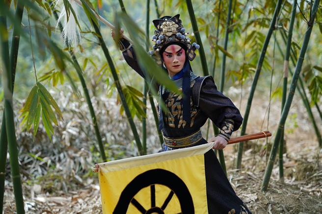 京剧武生新秀徐挺芳挑战主演新编戏曲《南宫长万》。（国立臺湾戏曲学院附设京剧团提供）