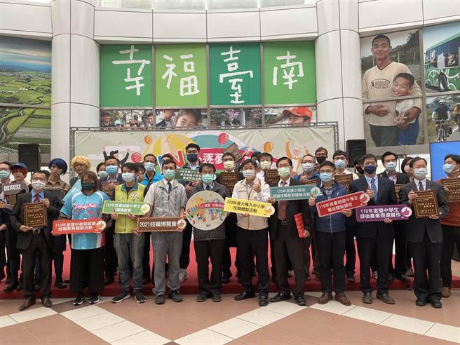 台南市教育局宣告「FUN心逐梦、技职飞扬」技职教育系列活动启动。(曹婷婷摄)
